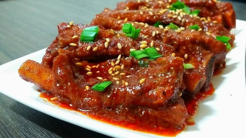 Món sườn xào chua ngọt đậm đà đưa cơm khiến chồng con mê tít.