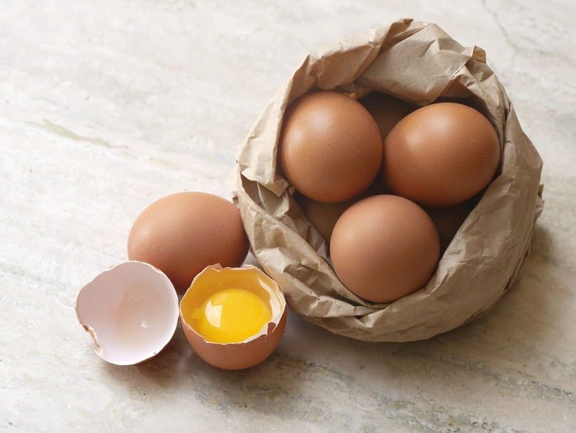 Liệu lòng đỏ màu đậm có chứa nhiều dinh dưỡng hơn lòng đỏ nhạt?