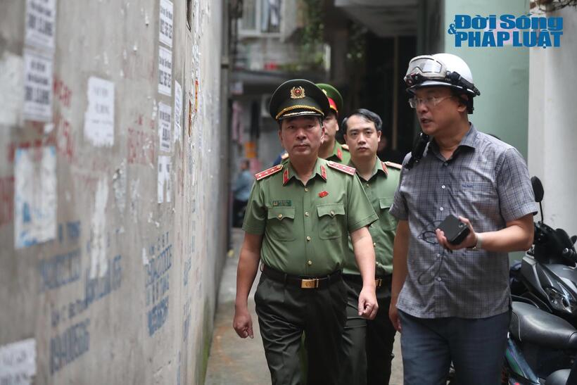 Thượng tướng Trần Quốc Tỏ - Thứ trưởng Bộ Công an đã tới hiện trường vụ cháy