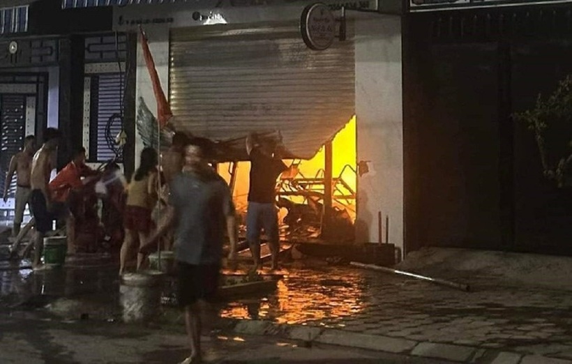 Hiện trường vụ cháy đêm 12/7/2023 tại phường Trung Sơn, TP.Sầm Sơn, tỉnh Thanh Hóa.