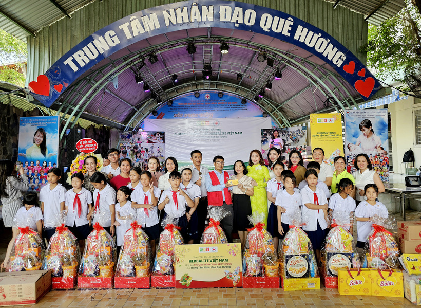 Herbalife Việt Nam mang đến bữa ăn đầy đủ dinh dưỡng cho trẻ em và người có hoàn cảnh khó khăn - 3
