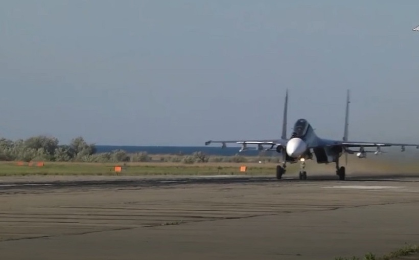 Su-30SM xuất kích đánh chặn tàu không người lái Ukraine ở trên Biển Đen. Video: BQP Nga
