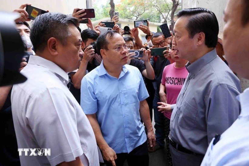 Phó Thủ tướng Trần Hồng Hà và Chủ tịch Ủy ban nhân dân thành phố Hà Nội Trần Sĩ Thanh đến hiện trường.
