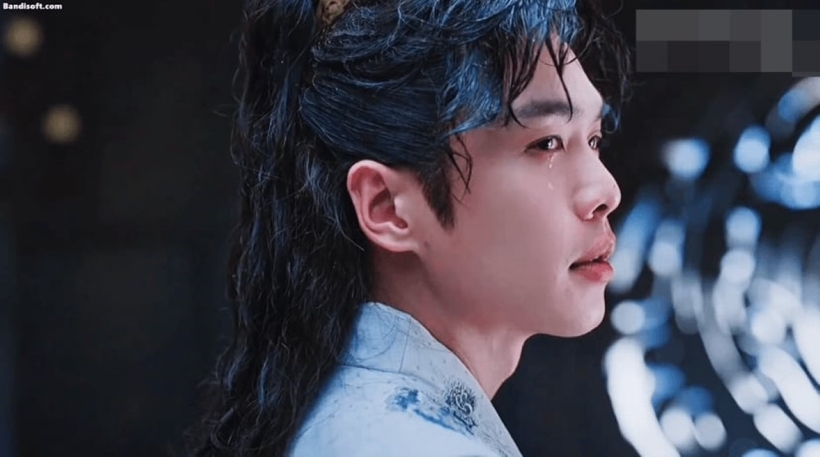 Trong diễn biến mới nhất của "Khánh Dư Niên" phần 2, Phạm Nhàn đã vô cùng đau lòng khi chứng kiến sự ra đi của vị quan tốt Lại Minh Thành vì sự nghi ngờ của Khánh Đế.