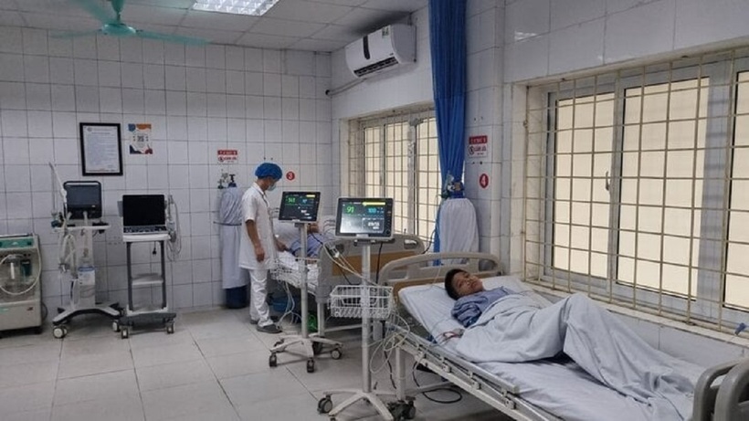 Các nạn nhân bị thương trong vụ cháy ở Trung Kính, 14 người chết đang được điều trị tại bệnh viện. Ảnh: VTC News