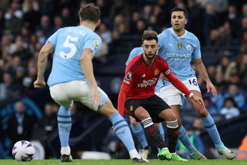 Rodri có thể khiến Bruno Fernandes gặp khó trong trận derby Manchester tối 25/5. Ảnh minh họa