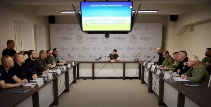 Tổng thống Volodymyr Zelensky chủ trì cuộc họp với giới lãnh đạo quân đội ở Kharkiv. Ảnh: Pravda