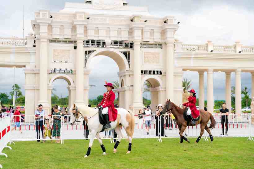 Hơn 5.000 khách mời vỡ òa cảm xúc trước cam kết “chăm sóc trọn đời” của Vinhomes - 10