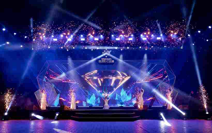 Hơn 5.000 khách mời vỡ òa cảm xúc trước cam kết “chăm sóc trọn đời” của Vinhomes - 3