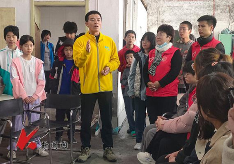 Câu chuyện cảm động phía sau người đàn ông nhận nuôi hơn 200 đứa trẻ. Ảnh: VietNamnet.