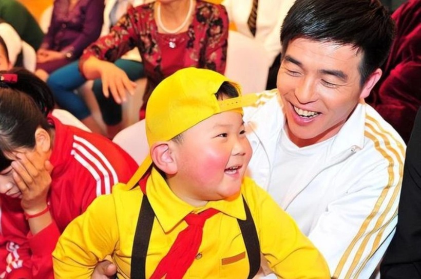 Bai Jian đã dành cả thanh xuân cho những đứa trẻ. Ảnh: Dân trí.