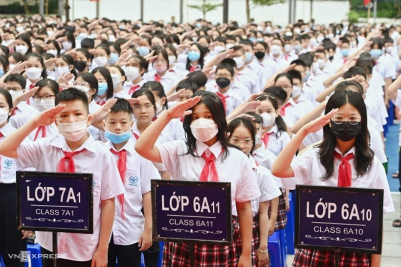 Học sinh trường THCS Cầu Giấy trong lễ khai giảng năm học 2022-2023, hôm 5/9/2022. Ảnh: VnExpress.
