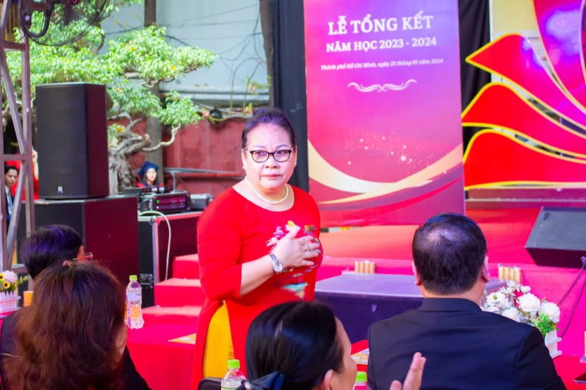 Cô Phan Thị Ánh Hoàng chia sẻ những lời gan ruột gửi đến học trò. Ảnh: Dân Trí.