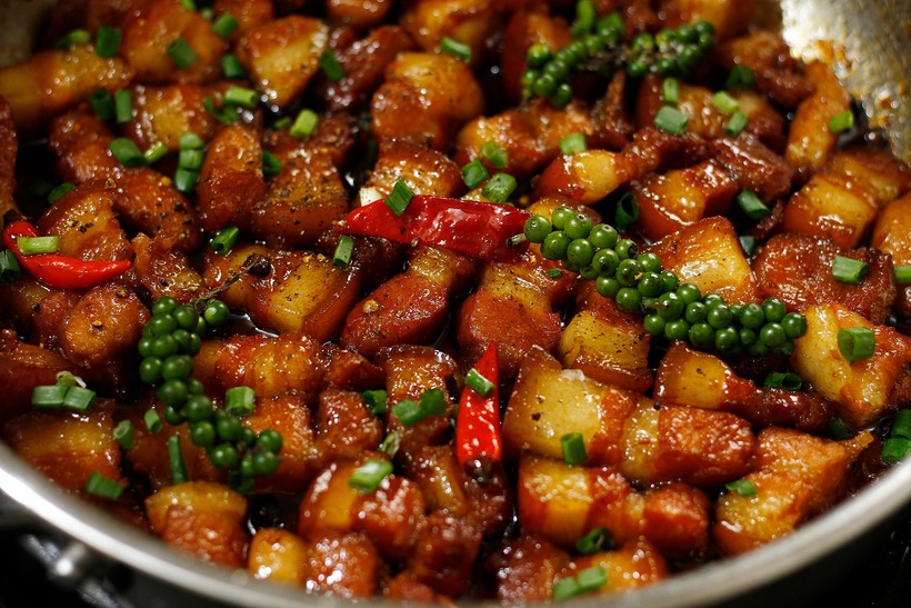 Thịt kho tiêu là món ăn dân dã, quen thuộc trong mâm cơm Việt Nam