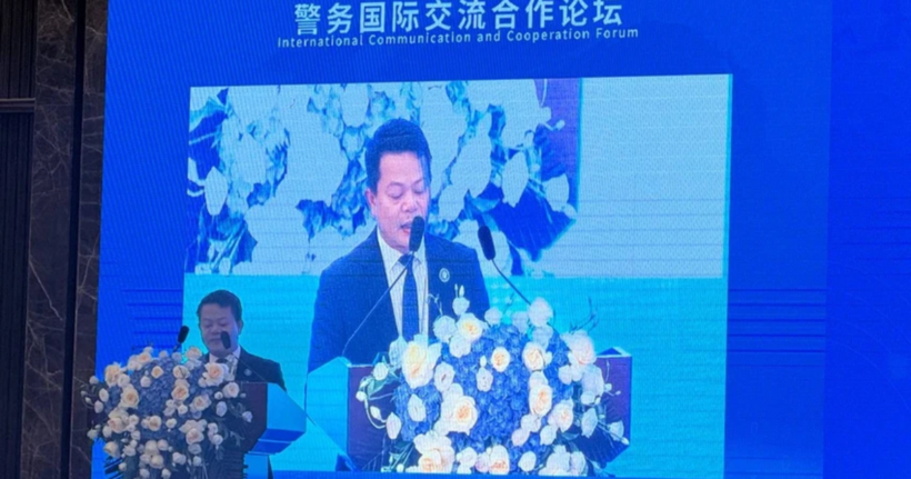 Đại tá Vũ Văn Tấn, Phó Cục trưởng Cục Cảnh sát QLHC về TTXH phát biểu tại diễn đàn. (Ảnh: C06)