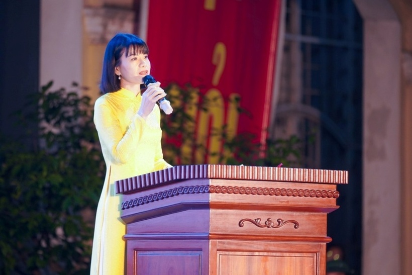 Cô Nguyễn Thị Nhiếp - Hiệu trường trường THPT Chu Văn An phát biểu tại chương trình