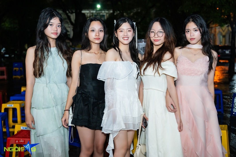 Màn "lột xác" của các nam thanh nữ tú trường THPT Chu Văn An gây sốt