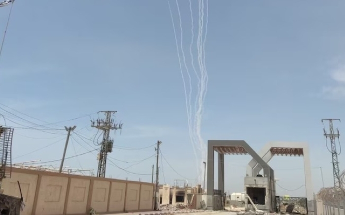 Loạt tên lửa được phóng từ Rafah về Israel. Ảnh: X