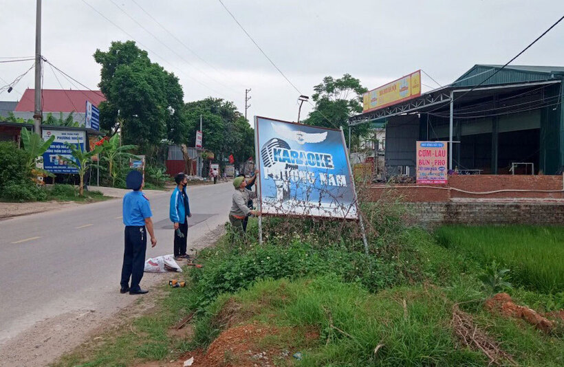 Sở GTVT Thái Nguyên phối hợp với Công an huyện Phú Bình, UBND xã Kha Sơn ra quân triển khai giải tỏa hành lang an toàn đường bộ trên tuyến Quốc lộ 37