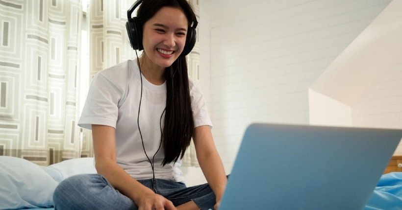 Học viên học trực tuyến mọi lúc mọi nơi.