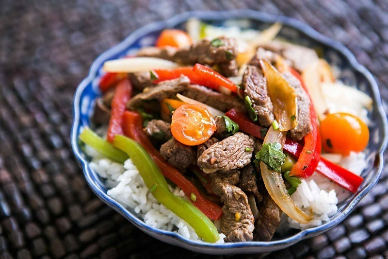 Với cách làm đơn giản và hương vị thơm ngon, bò xào ớt chuông hứa hẹn sẽ là món ăn yêu thích trong thực đơn của gia đình bạn