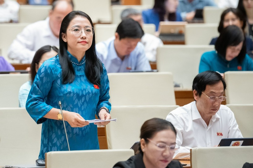ĐBQH Trần Khánh Thu nêu ý kiến tại phiên họp.