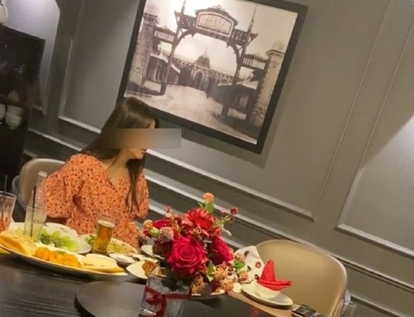 Cô nói rằng "người nhà" đã chuyển khoản thanh toán nhưng không thể cung cấp bất kỳ bằng chứng nào.