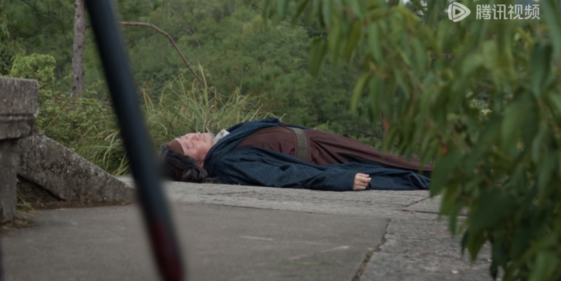 Phí lão bị một người nào đó ám sát.
