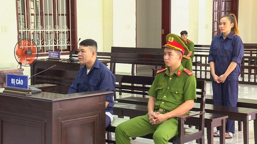 Bị cáo Nguyễn Hoàng Tú và Nguyễn Kim Ngân tại phiên tòa. Ảnh: Giao Thông