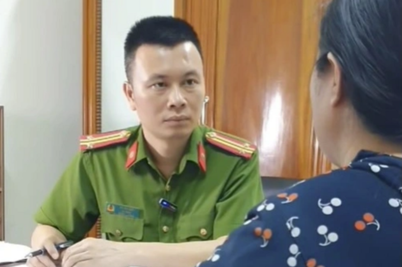 Người phụ nữ bị lừa thêm 600 triệu đồng trình báo công an. Ảnh: Tiền phong.
