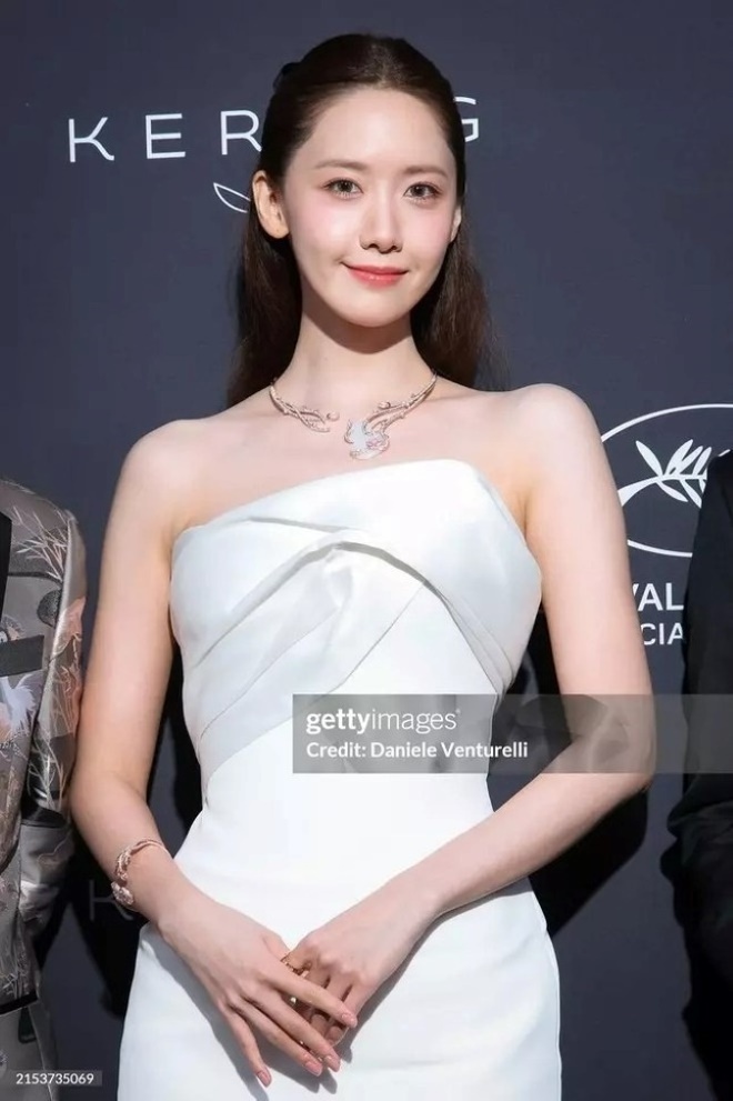 Yoona qua ống kính của phóng viên nước ngoài.