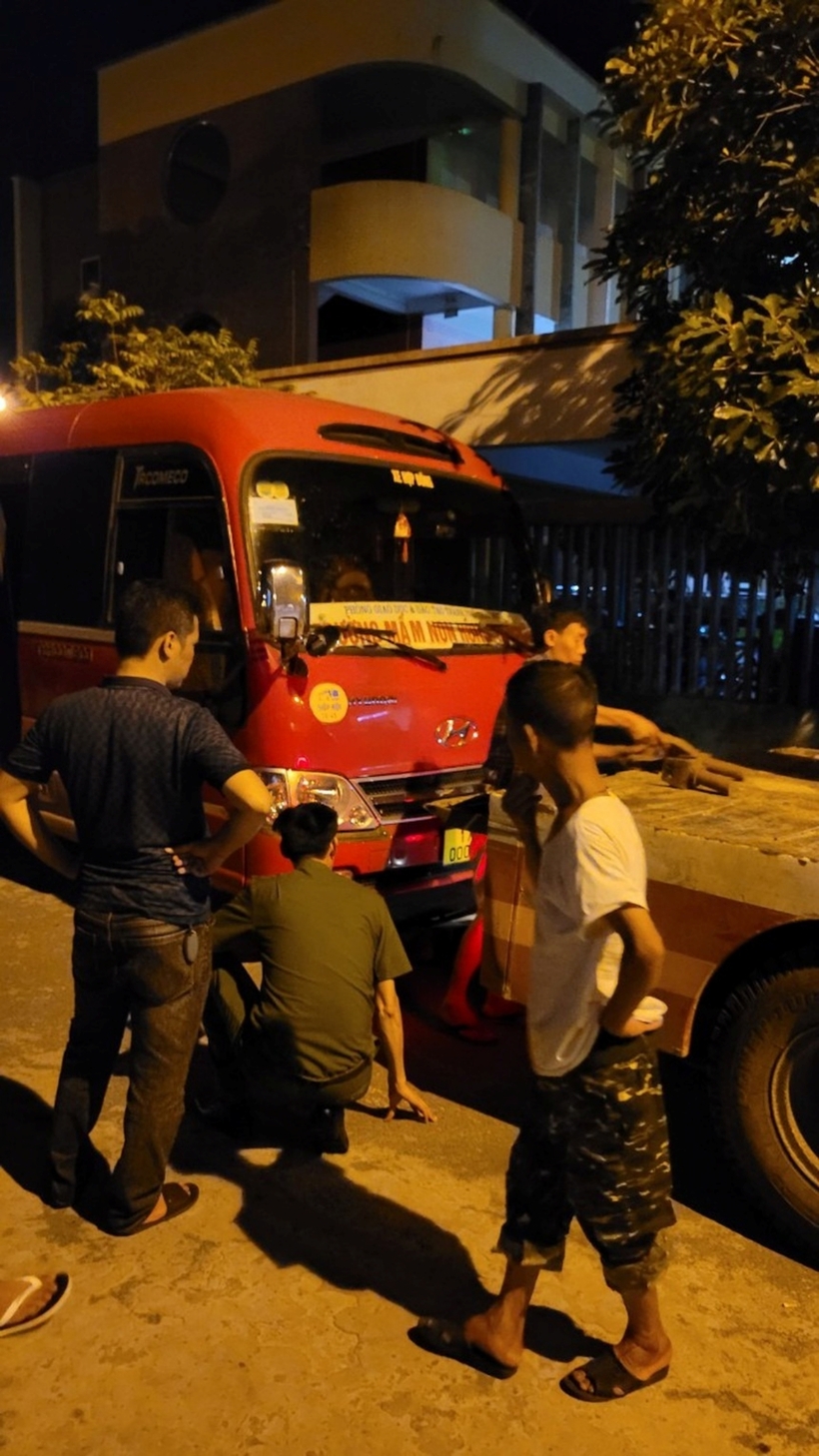 Theo báo cáo của Công an thành phố, lúc 6h20 ngày 29/5, lái xe N.V.L và cô giáo P.Q.A có nhiệm vụ đón trẻ mầm non từ nhà đến Trường Mầm non Hồng Nhung 2 (xã Phú Xuân, TP.Thái Bình), trong đó có bé T.G.H (SN 2019, trú tại xã Minh Khai, huyện Vũ Thư).