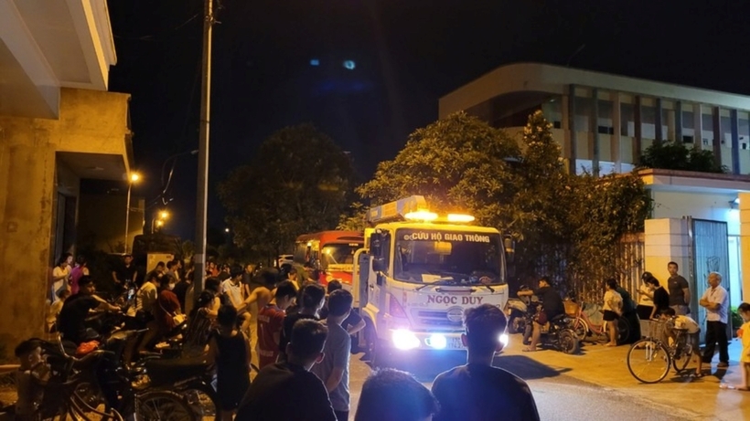 Tới 17h cùng ngày, người thân của bé H. đến đón, không thấy cháu nên đã báo cho nhà trường, đồng thời tìm kiếm bé.