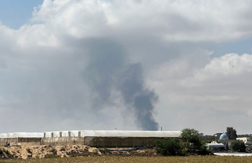 Khói bốc lên sau vụ tấn công của Israel tại Rafah hôm 29/5. Ảnh: Reuters