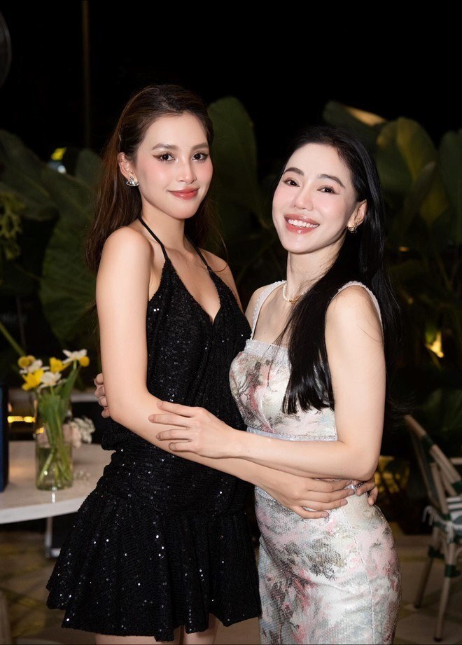 Phía Sen Vàng phủ nhận thông tin Tiểu Vy đã cắt hợp đồng, rời công ty sau 6 năm làm việc.