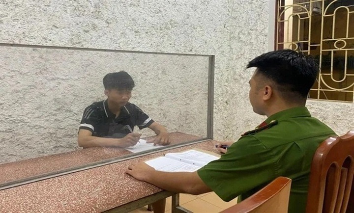 Đối tượng Hoàng tại cơ quan điều tra. (Ảnh: Công an)