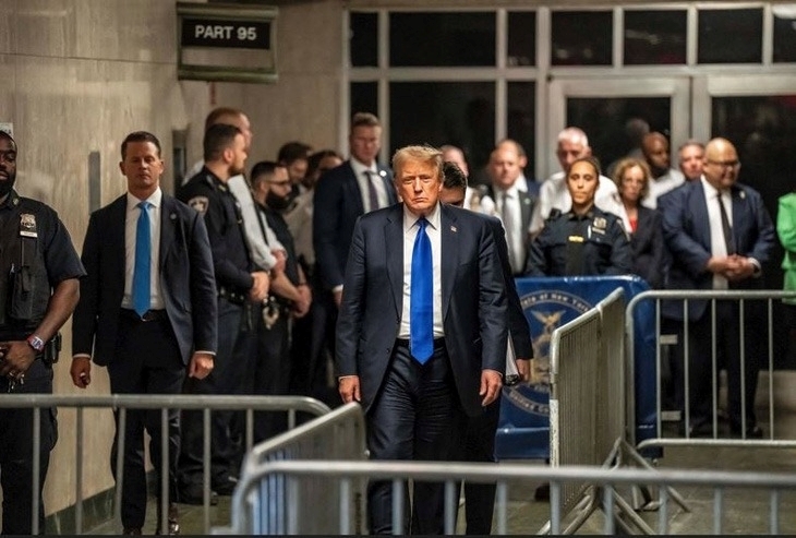 Cựu Tổng thống Mỹ Donald Trump rời Tòa án Tối cao bang New York hôm 30/5. Ảnh: Reuters