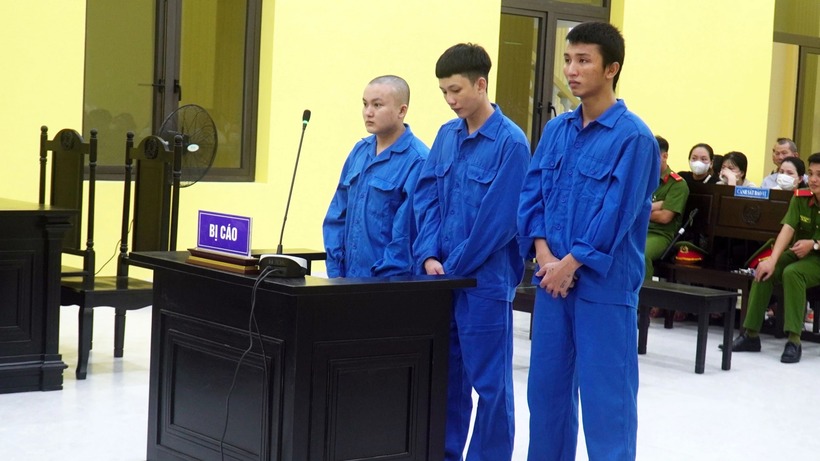 Các bị cáo tại phiên tòa sơ thẩm. Ảnh: Giao Thông