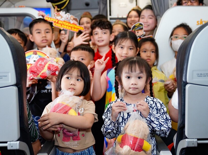 Mừng Tết thiếu nhi 1/6, Vietjet chắp cánh ước mơ cho các thiên thần nhỏ - 11