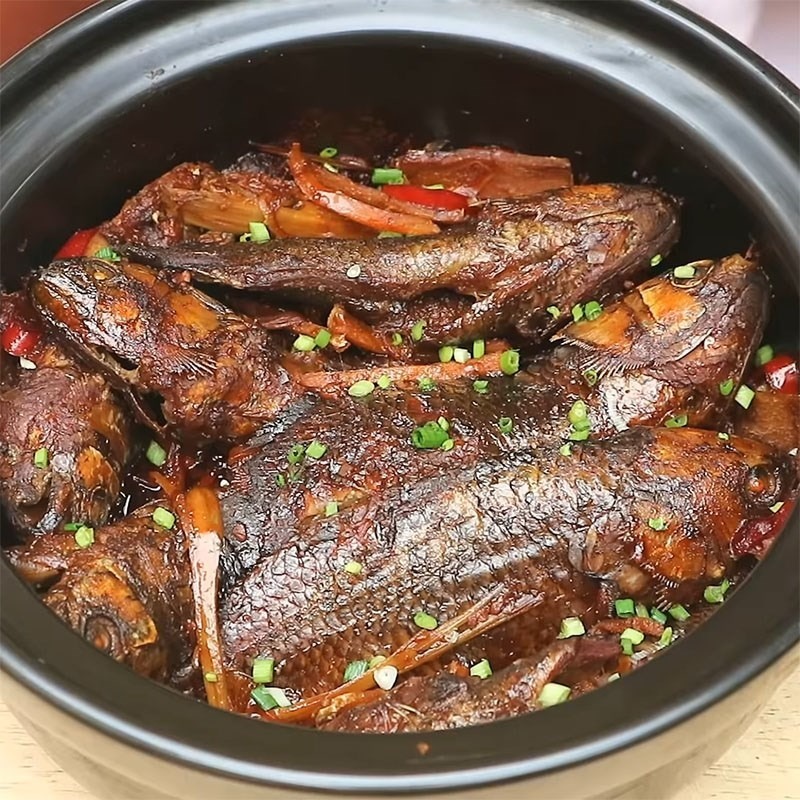 Cá rô kho tương hột là món ăn dân dã nhưng lại vô cùng hấp dẫn và chứa nhiều dưỡng chất tốt cho sức khỏe