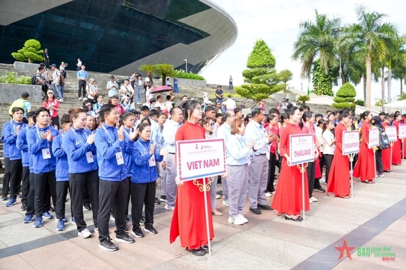 Đoàn thể thao học sinh các nước tại Đại hội thể thao học sinh Đông Nam Á lần thứ 13. Ảnh: Báo Quân Đội Nhân Dân
