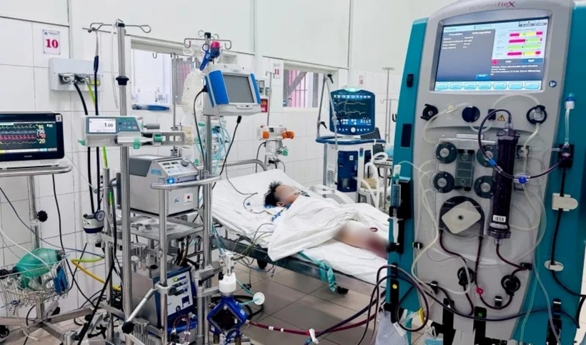 Bệnh nhi được điều trị tích cực. Ảnh: VTV Times