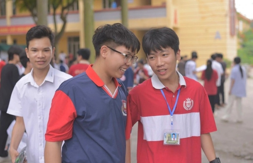 Các thí sinh sau buổi thi. Ảnh: Báo Dân trí.