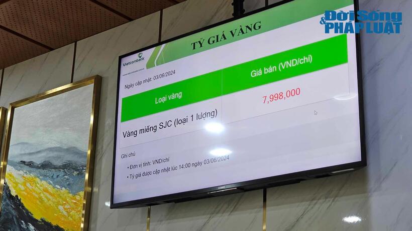 Giá vàng được niêm yết tại các điểm bán vàng của Vietcombank.