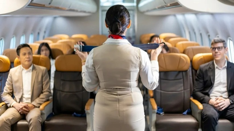 Do lịch trình bận rộn, một số tiếp viên sau khi kết thúc ca làm việc trong ngày, không quay về nhà mà đi ngay tới khách sạn sang trọng gần đó để nghỉ, và sáng hôm sau lại tiếp tục làm việc. Ảnh minh họa