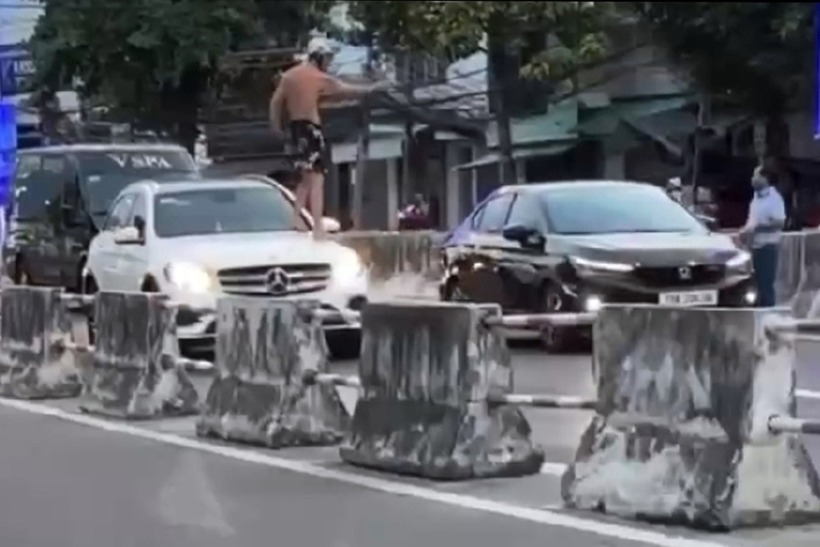 Người đàn ông quốc tịch Nga gây náo loạn ở Nha Trang. Ảnh: Dân Trí