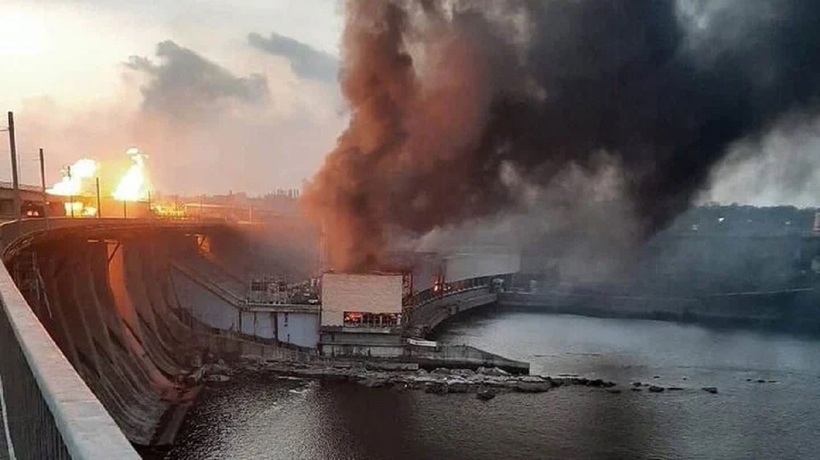 Nhà máy thủy điện Dnipro (HPP) hứng hỏa lực trong chiến dịch quân sự đặc biệt của Nga. Ảnh: CNN