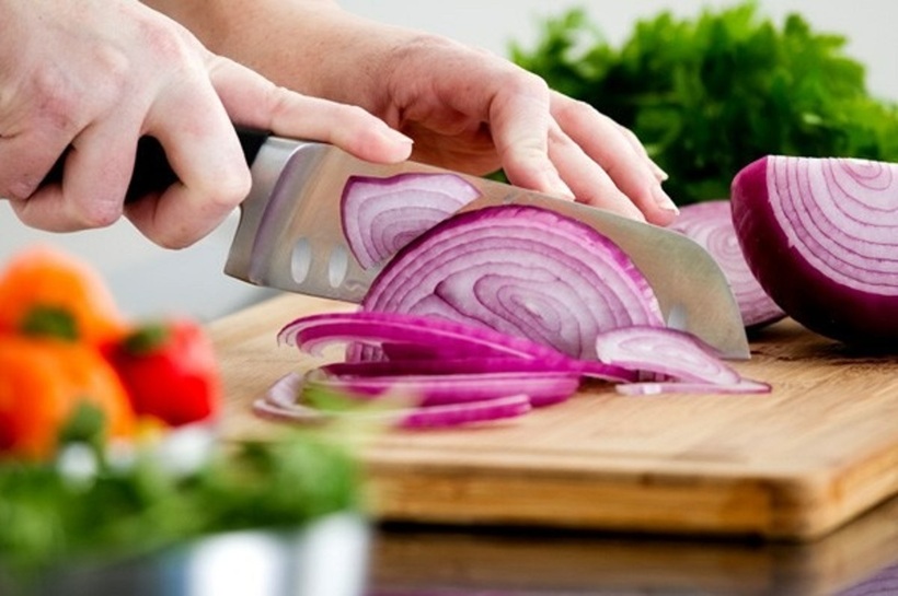 Hành là một loại gia vị quen thuộc trong ẩm thực Việt Nam.
