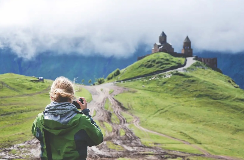 Khi đi du lịch, bạn nên tìm hiểu kỹ thông tin mình sẽ đến.