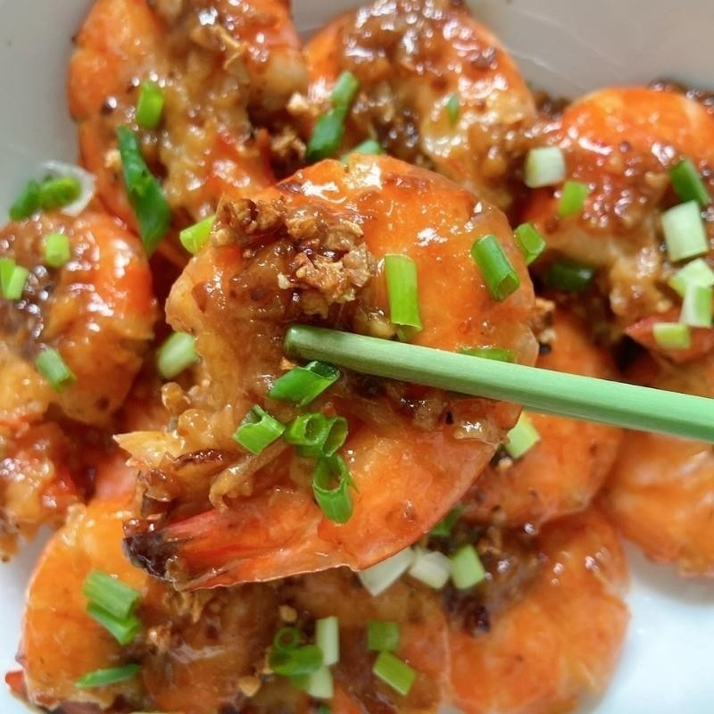 Tôm rang tỏi là món ăn đơn giản nhưng lại vô cùng hấp dẫn và đưa cơm